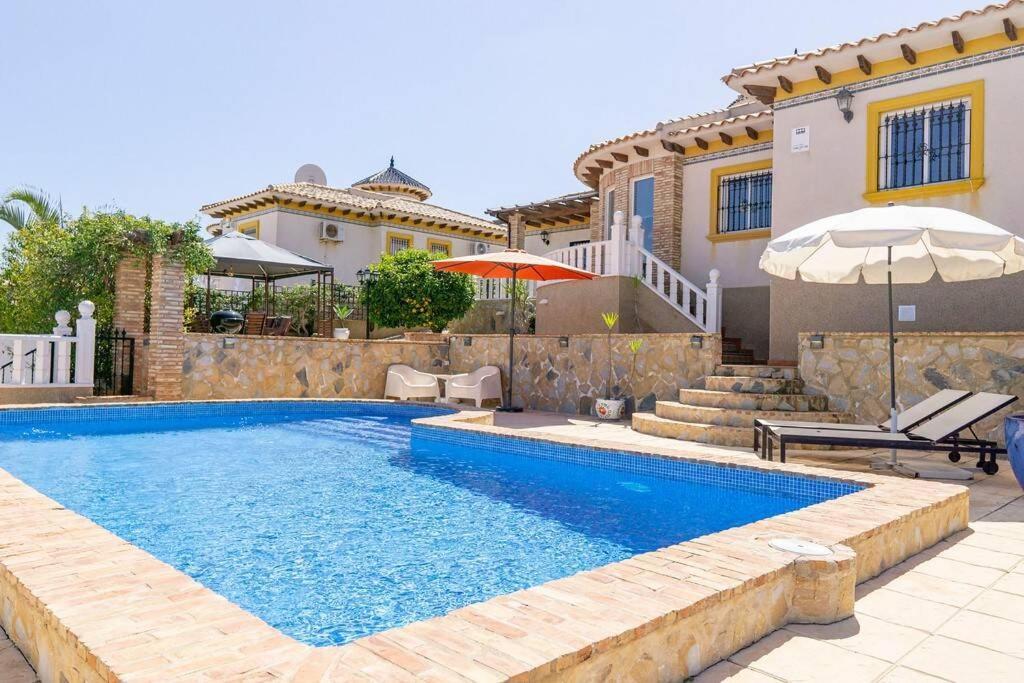 Casa Lilly-Rose, A Beautiful 3 Bedroom Detached Villa A Short Walk To The Villamartin Plaza & Golf Course Villamartin (Valencia) Exterior foto