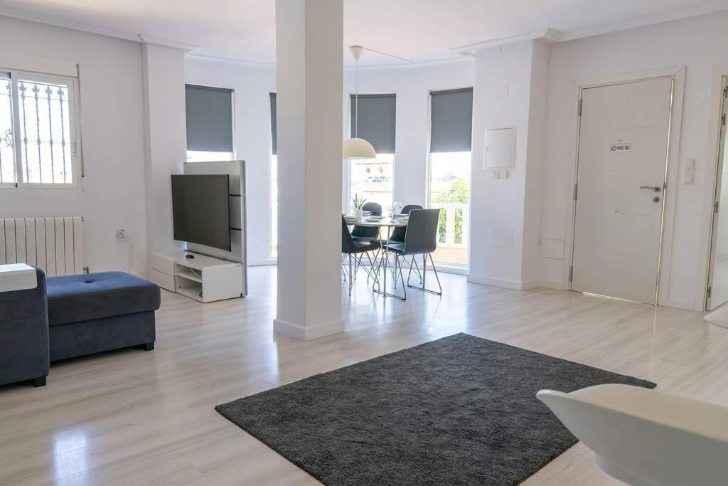 Casa Lilly-Rose, A Beautiful 3 Bedroom Detached Villa A Short Walk To The Villamartin Plaza & Golf Course Villamartin (Valencia) Exterior foto