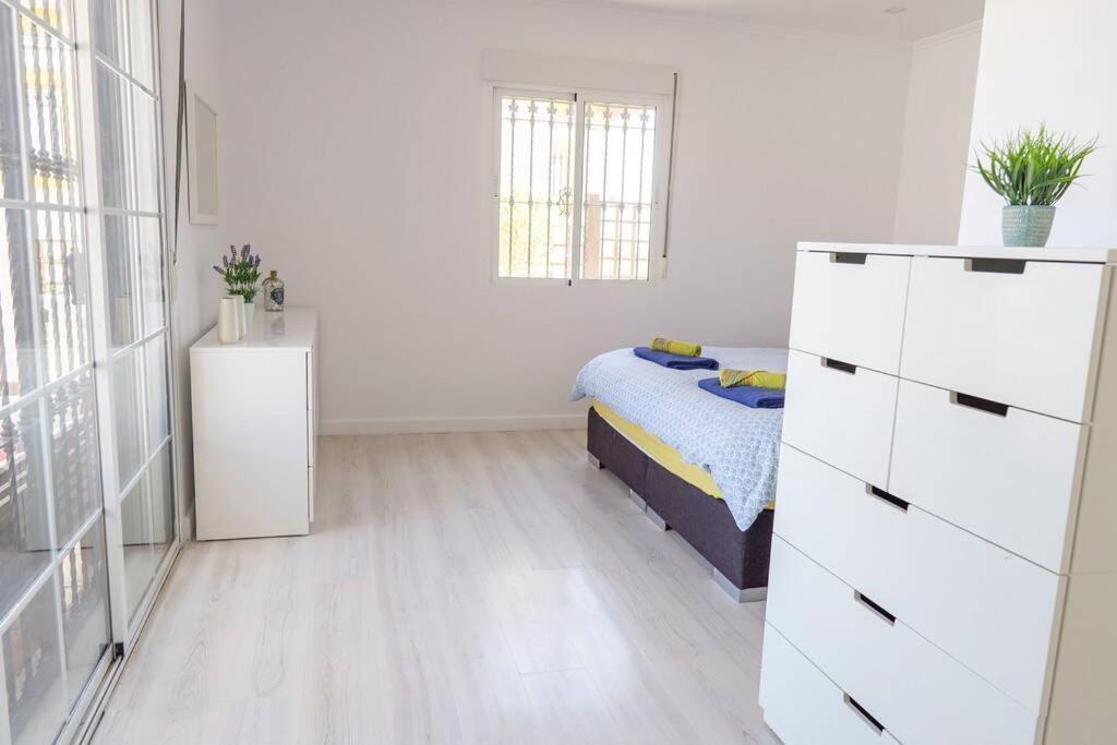 Casa Lilly-Rose, A Beautiful 3 Bedroom Detached Villa A Short Walk To The Villamartin Plaza & Golf Course Villamartin (Valencia) Exterior foto
