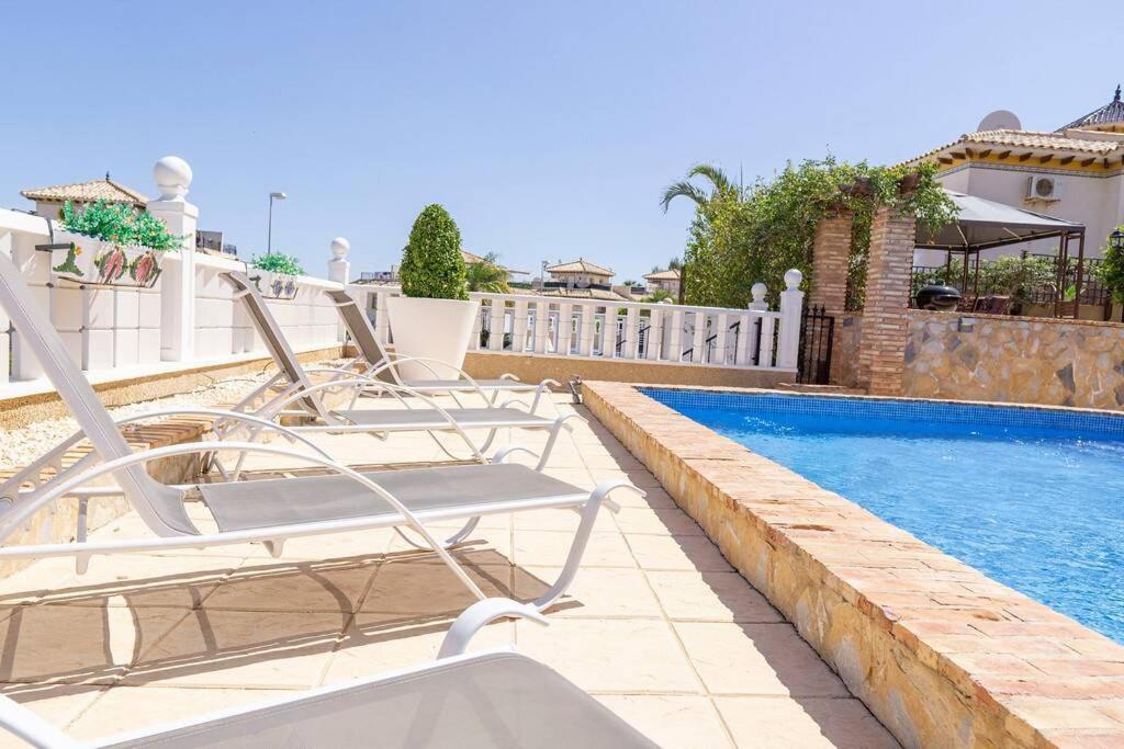 Casa Lilly-Rose, A Beautiful 3 Bedroom Detached Villa A Short Walk To The Villamartin Plaza & Golf Course Villamartin (Valencia) Exterior foto