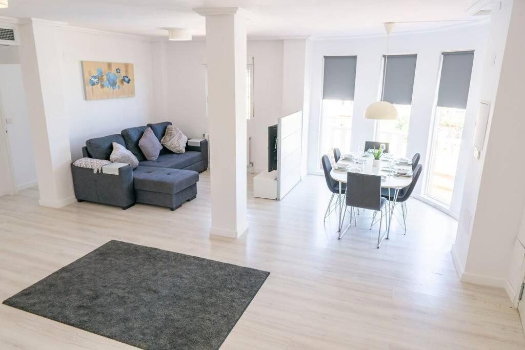 Casa Lilly-Rose, A Beautiful 3 Bedroom Detached Villa A Short Walk To The Villamartin Plaza & Golf Course Villamartin (Valencia) Exterior foto